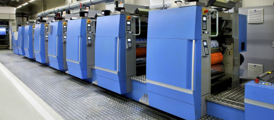 Okamžite suché a extrémne odolné: Výhody UV ofset tlače